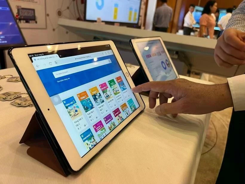 Les consommateurs en ligne s’inquiètent de la mauvaise qualité des produits, des problèmes de livraison et des fausses informations. Photo : VNA