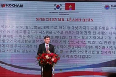Le vice-président permanent du Comité populaire municipal, Le Anh Quan, s'exprime à l'évènement. Photo: VNA