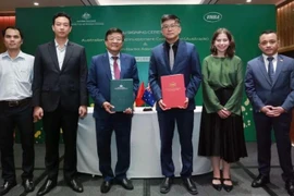 Signature de protocole d’accord entre la Commission australienne du commerce et de l'investissement et l'Association des banques vietnamiennes, le 2 juin à Hanoi. Photo : NDEL